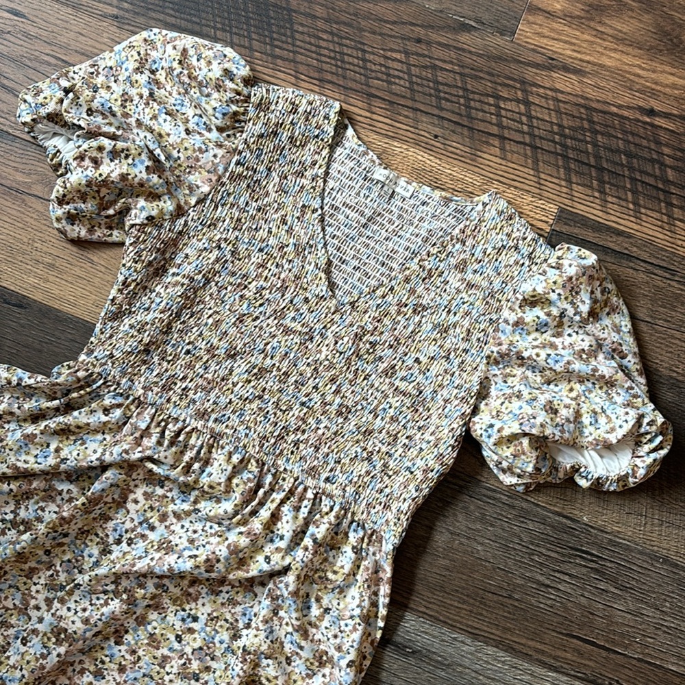 Moon River V-neck Smocked Floral Dress with Puff Sleeves